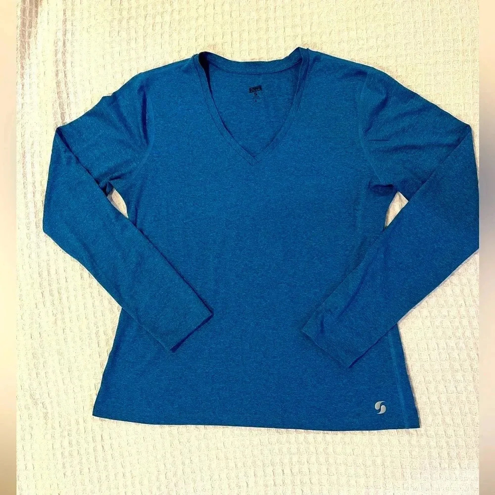 Soffe long sleeve athletic top. Large, excellent condition.​